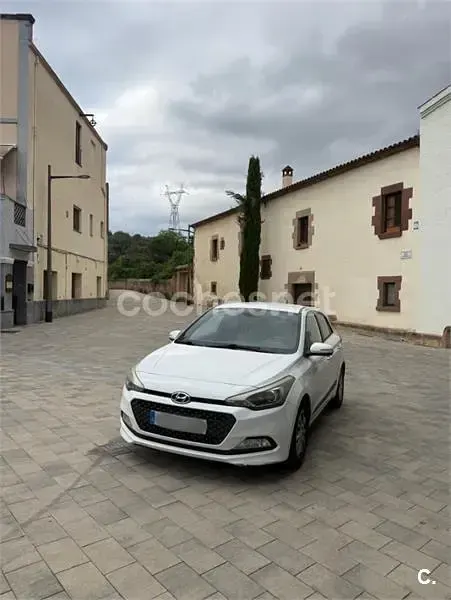Usado Hyundai i20 GO! 84 CV (61 kW) 2016 Blanco Berlina