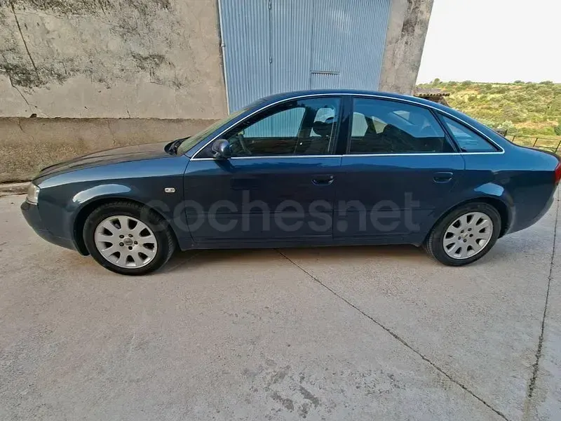 Usado Audi A6 177 CV (130 kW) 2004 Azul Berlina