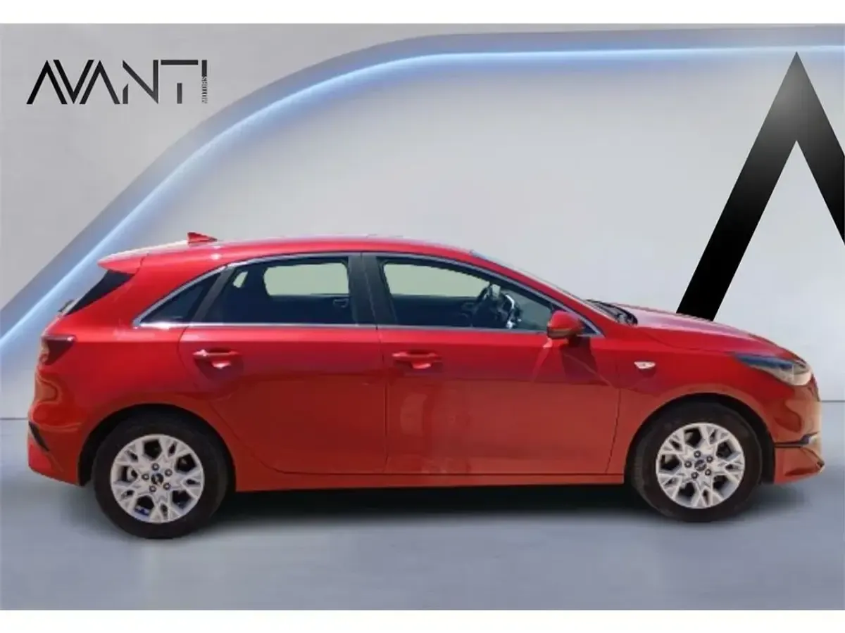 Usado Kia Ceed 120 CV (88 kW) 2025 Rojo Utilitario