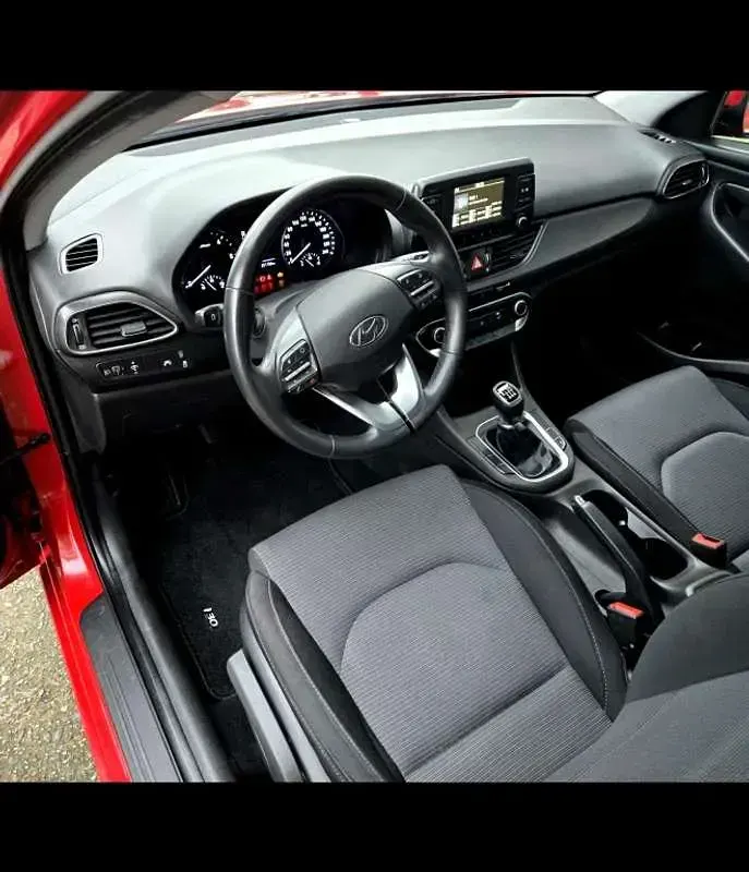 Usado Hyundai i30 95 CV (69 kW) 2019 Rojo Utilitario