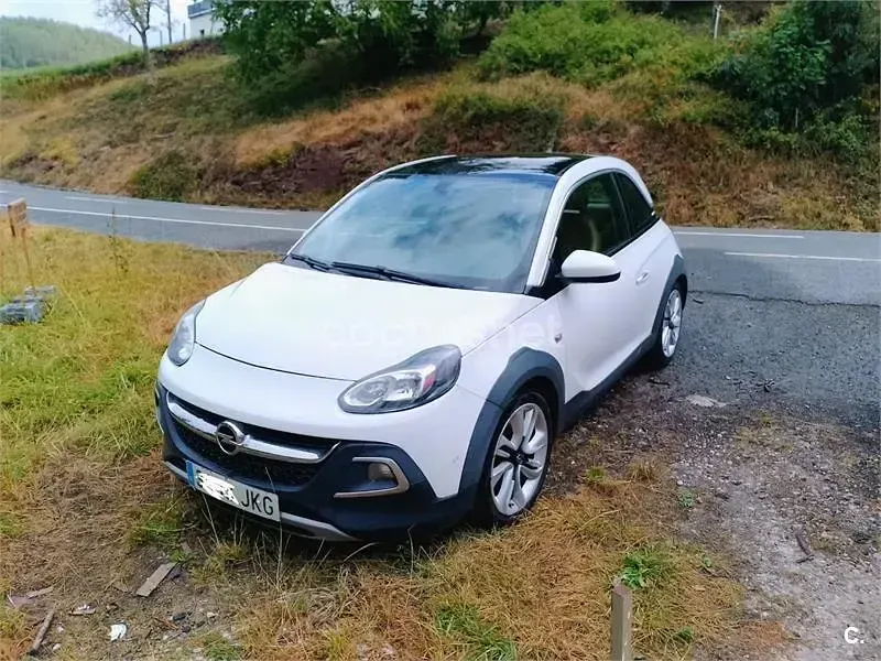 Usado Opel Adam Rocks 115 CV (84 kW) 2015 Blanco Utilitario