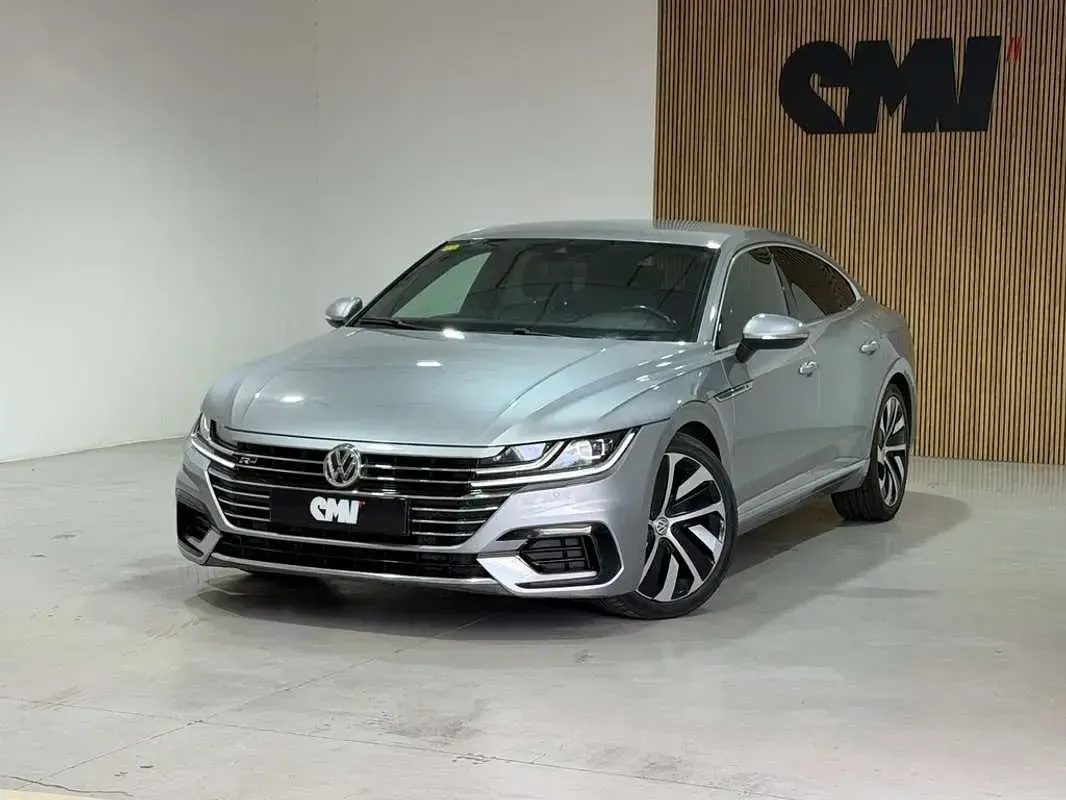 Usado VW Arteon R-line 150 CV (110 kW) 2018 Gris Utilitario