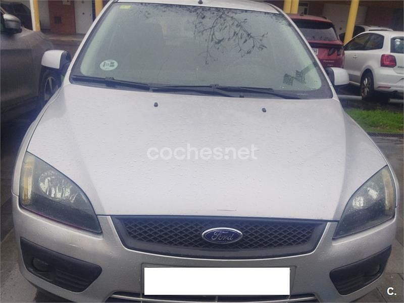 Usado Ford Focus Trend 90 CV (66 kW) 2007 Gris / plata Berlina