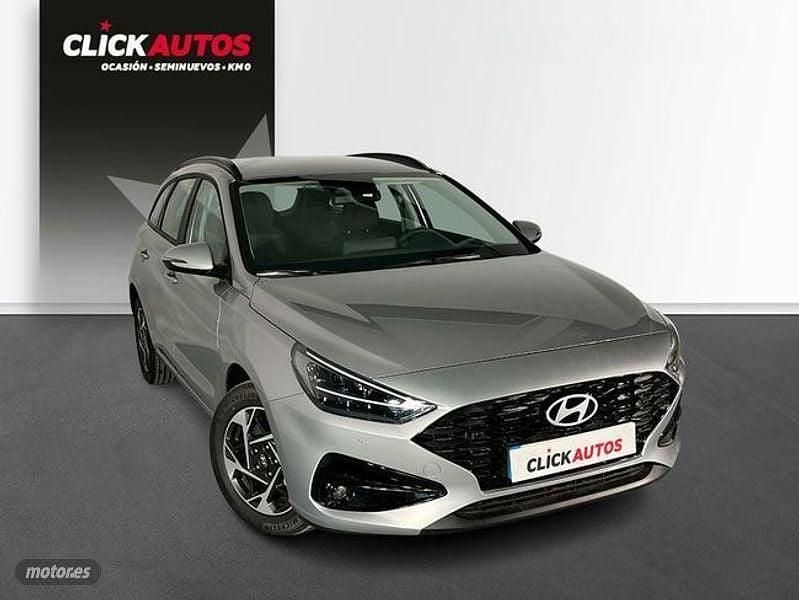 Usado Hyundai i30 100 CV (73 kW) 2024 Plateado Familiar