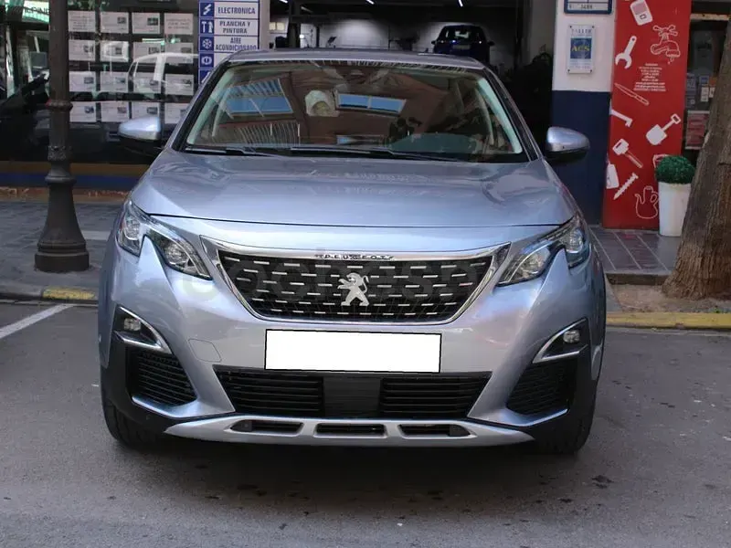 Usado Peugeot 3008 Active 130 CV (95 kW) 2020 Gris / plata SUV