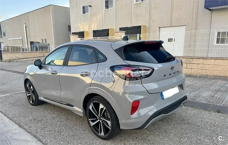 Usado Ford Puma ST-Line 155 CV (114 kW) 2023 Gris / plata SUV