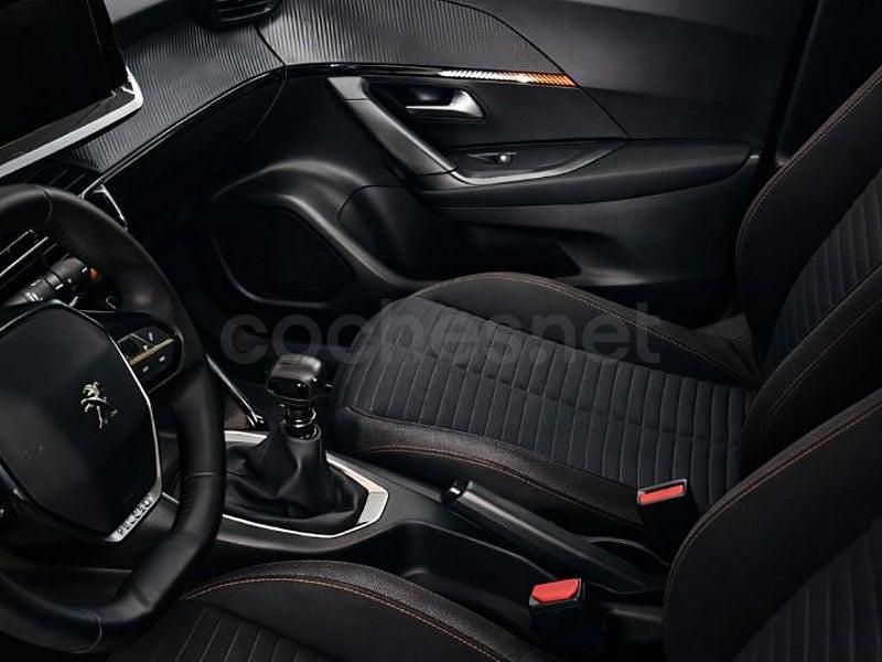 Usado Peugeot 2008 Active 110 CV (80 kW) 2022 Blanco SUV