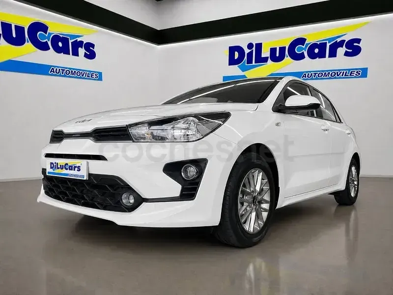 Usado Kia Rio 84 CV (61 kW) 2023 Blanco Berlina