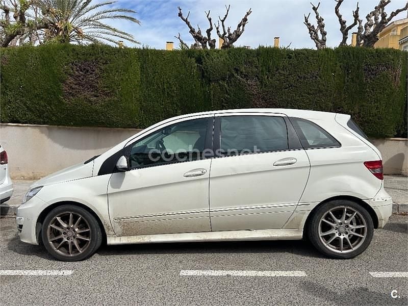 Usado Mercedes B200 140 CV (102 kW) 2011 Blanco Monovolumen