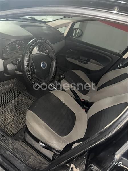 Usado Fiat Grande Punto 90 CV (66 kW) 2006 Negro Utilitario