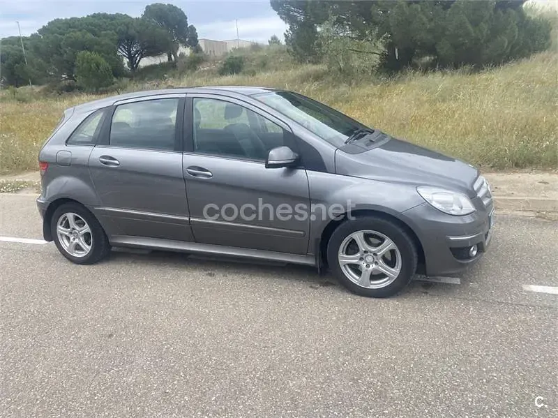 Usado Mercedes B180 Sport Edition 109 CV (80 kW) 2009 Gris / plata Monovolumen