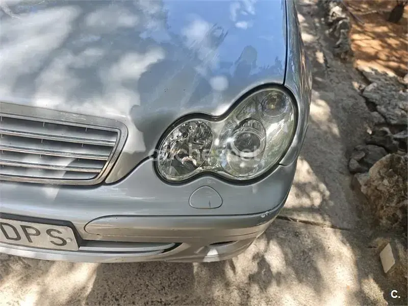 Usado Mercedes C220 Classic 143 CV (105 kW) 2005 Gris / plata Berlina