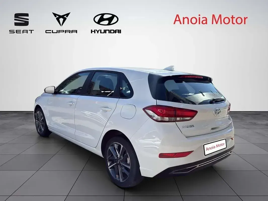 Usado Hyundai i30 110 CV (80 kW) 2022 Blanco Utilitario
