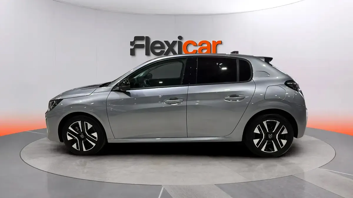 Usado Peugeot 208 Allure 101 CV (74 kW) 2025 Gris Utilitario
