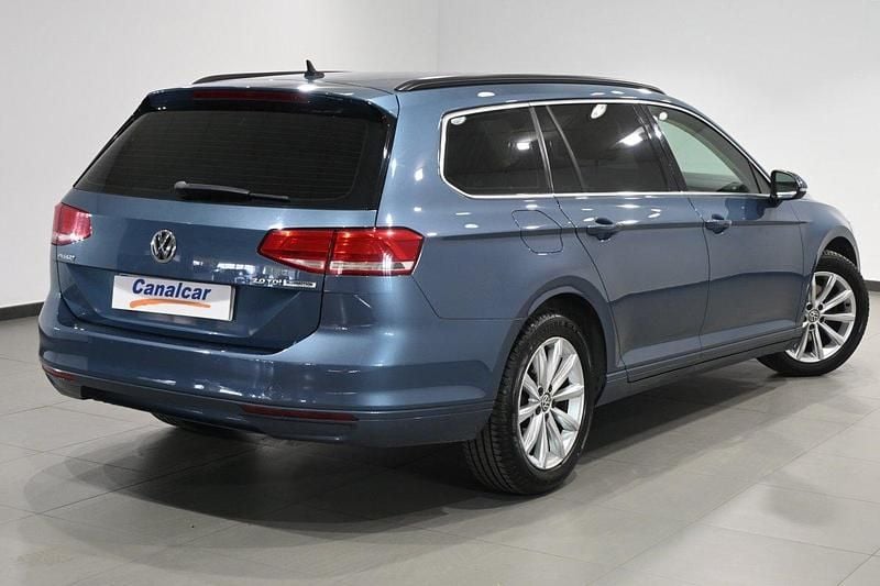 Usado VW Passat Advance 150 CV (110 kW) 2017 Azul Familiar