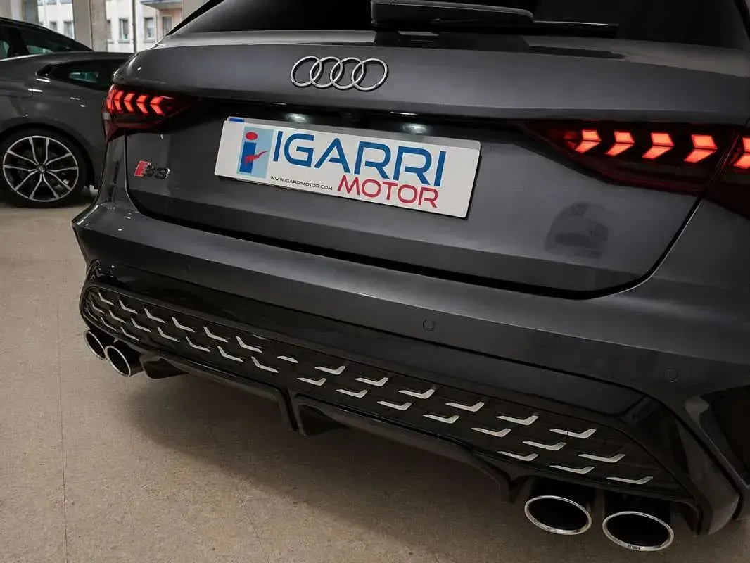 Usado Audi S3 Sportback Sport 333 CV (244 kW) 2024 Gris Utilitario