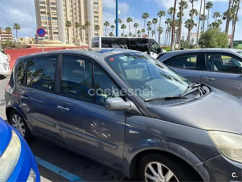 Usado Renault Scenic E-Tech Dynamique 105 CV (77 kW) 2008 Gris / plata Monovolumen