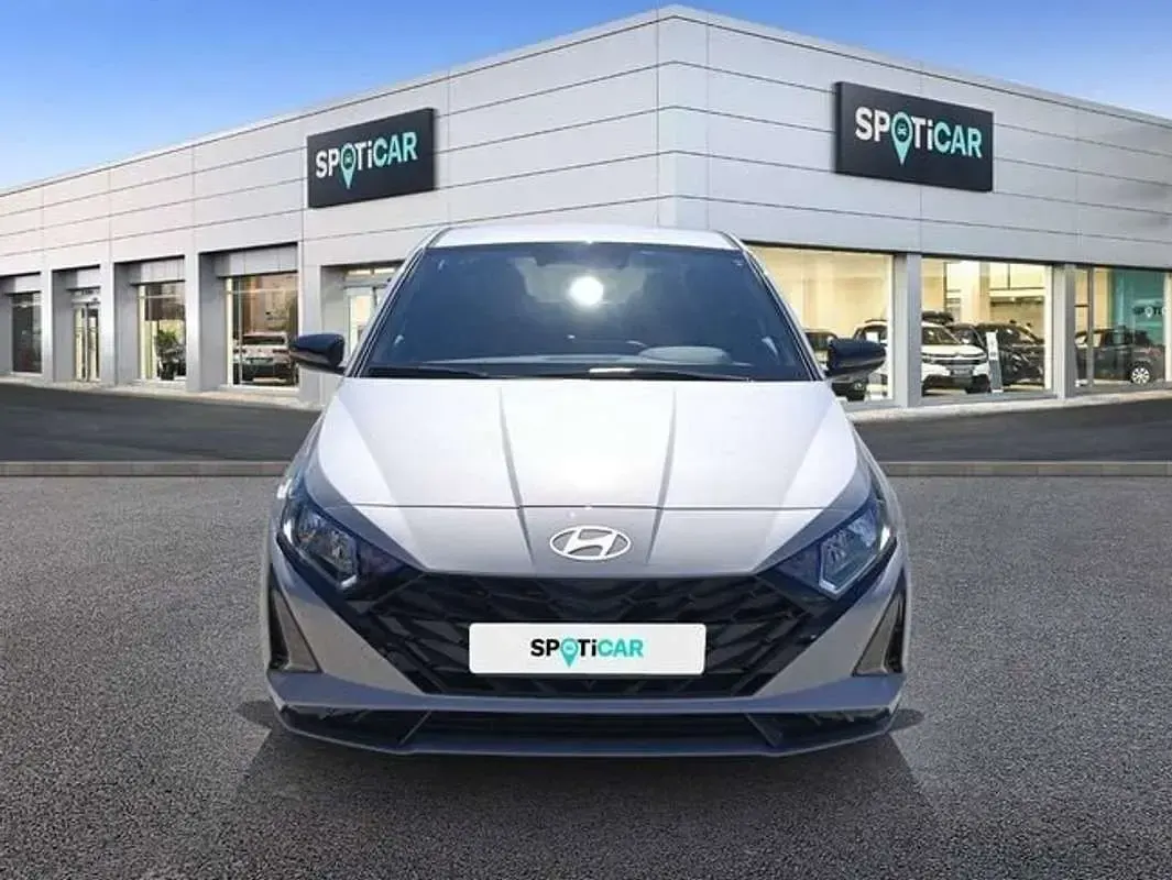 Nuevo Hyundai i20 Blackline 90 CV (66 kW) 2026 Gris Utilitario