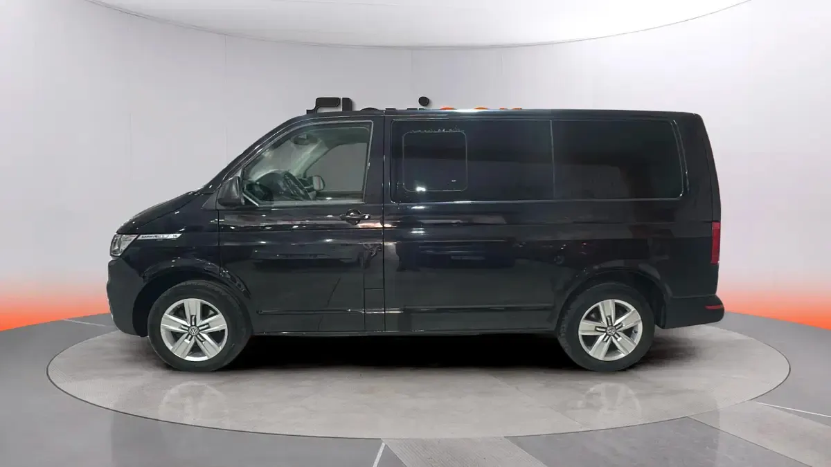 Usado VW Caravelle 150 CV (110 kW) 2022 Negro Van
