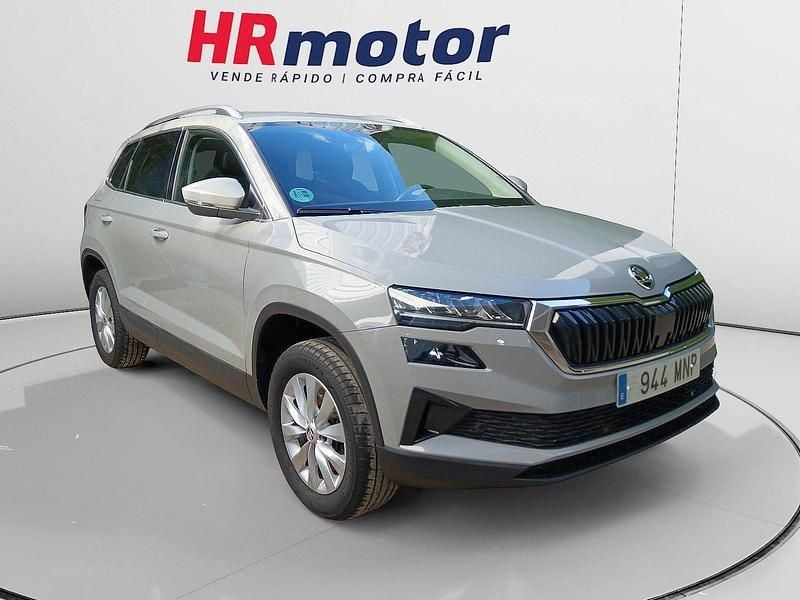 Gris Usado 2024 Skoda Karoq Ambition SUV | 23.950 € (Buen precio) - Imagen 1/4