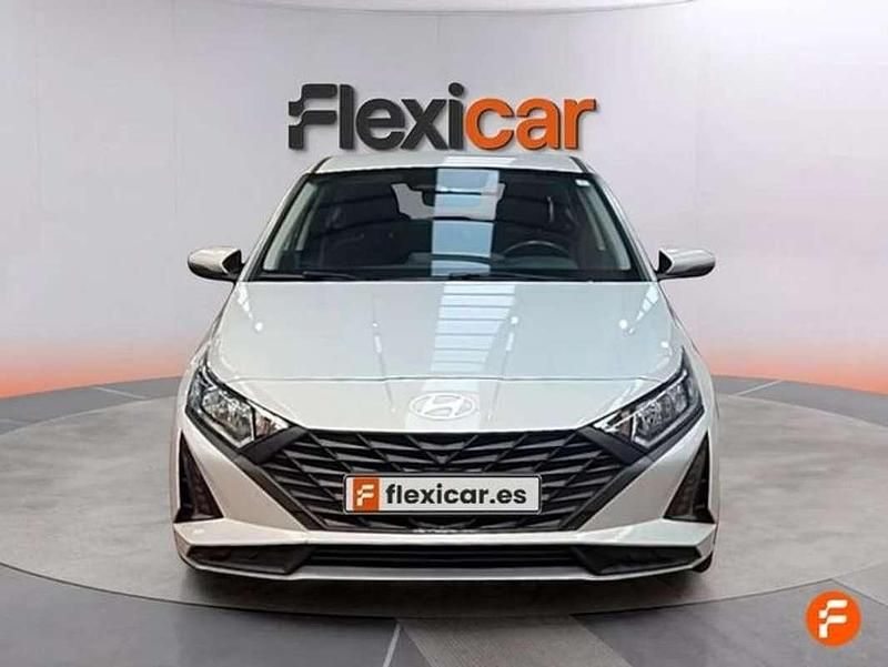 Usado Hyundai i20 84 CV (61 kW) 2024 Gris Utilitario