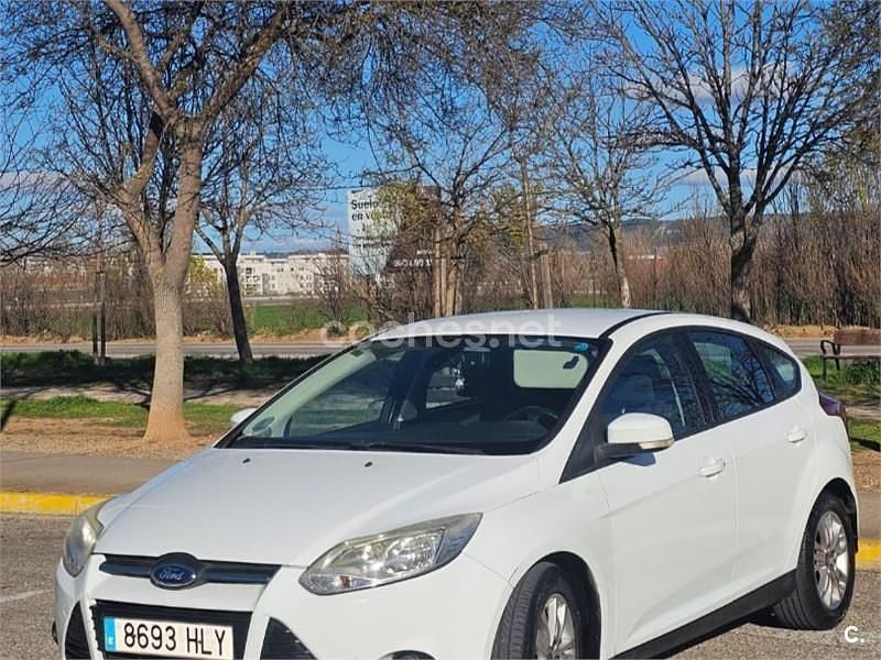 Usado Ford Focus Trend 100 CV (73 kW) 2012 Blanco Berlina