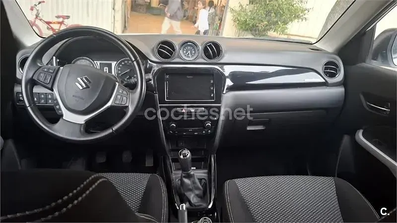 Usado Suzuki Vitara GLX 120 CV (88 kW) 2016 Blanco SUV