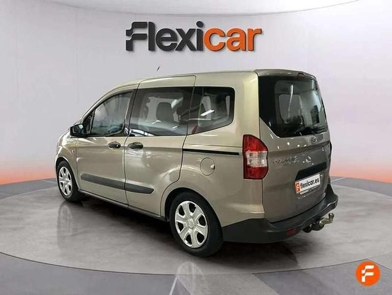 Usado Ford Tourneo Courier Ambiente 102 CV (75 kW) 2015 Gris Monovolumen