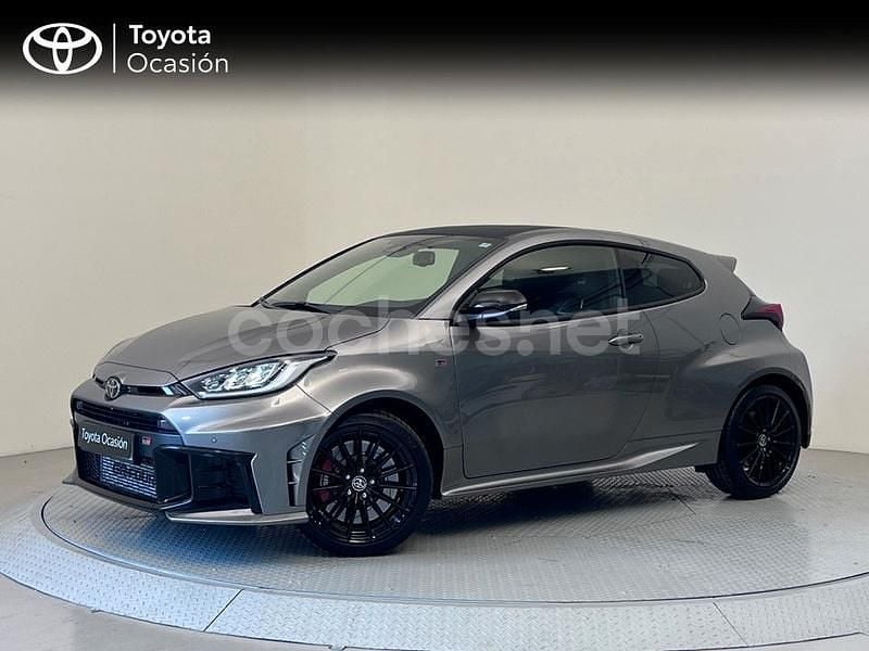 Gris / plata Usado 2024 Toyota Yaris Berlina | 53.900 € - Imagen 1/4