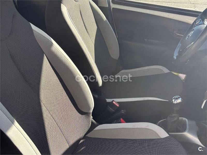 Usado Toyota Aygo X-clusiv 69 CV (50 kW) 2016 Blanco Utilitario