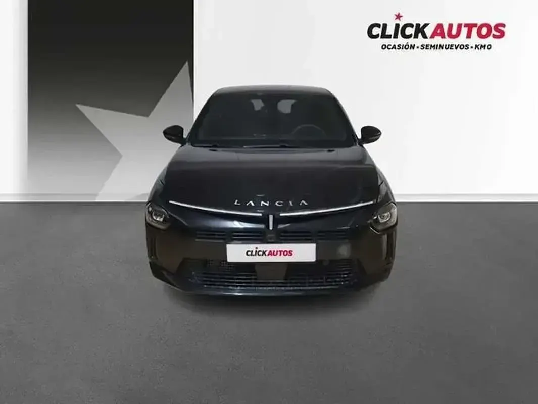 Usado Lancia Ypsilon 101 CV (74 kW) 2025 Negro Utilitario