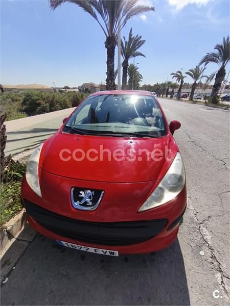 Usado Peugeot 207 75 CV (55 kW) 2007 Rojo Berlina