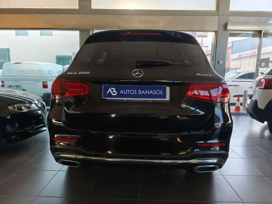Käytetty Mercedes GLC200 197 HP (144 kW) 2022 Musta Katumaasturi