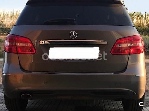 Usado Mercedes B200 136 CV (100 kW) 2012 Gris / plata Monovolumen