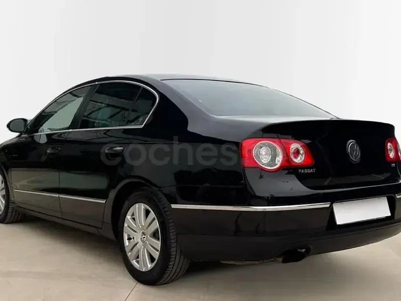 Usado VW Passat Highline 160 CV (117 kW) 2009 Negro Berlina