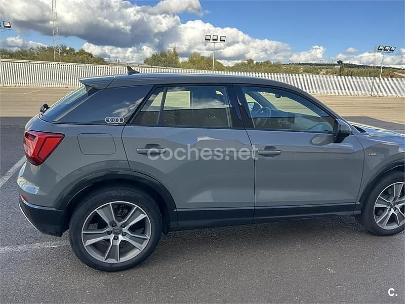 Usado Audi Q2 Design 116 CV (85 kW) 2018 Gris / plata SUV