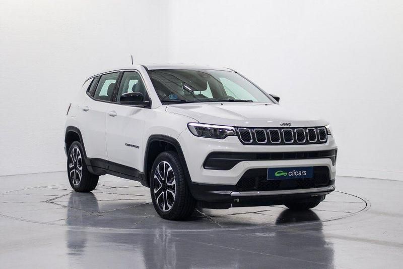 Usado Jeep Compass Altitude 130 CV (95 kW) 2024 Blanco SUV