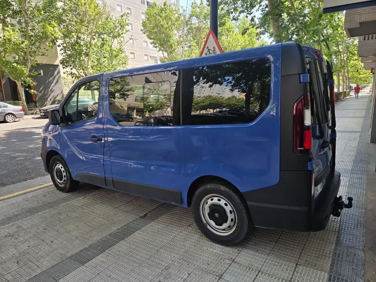 Usado Opel Vivaro S 125 CV (91 kW) 2016 Azul Monovolumen