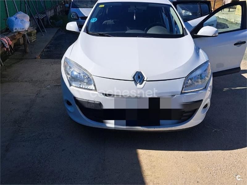 Usado Renault Mégane Authentique 100 CV (73 kW) 2011 Blanco Berlina