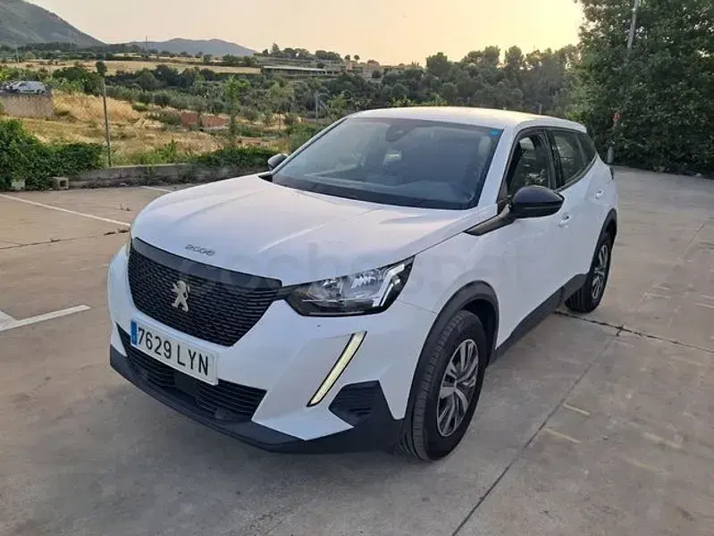 Usado Peugeot 2008 Active 110 CV (80 kW) 2022 Blanco SUV