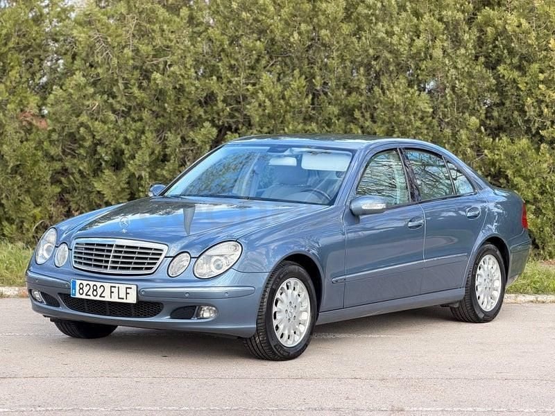 Usado Mercedes E350 Elegance 272 CV (200 kW) 2006 Azul Berlina