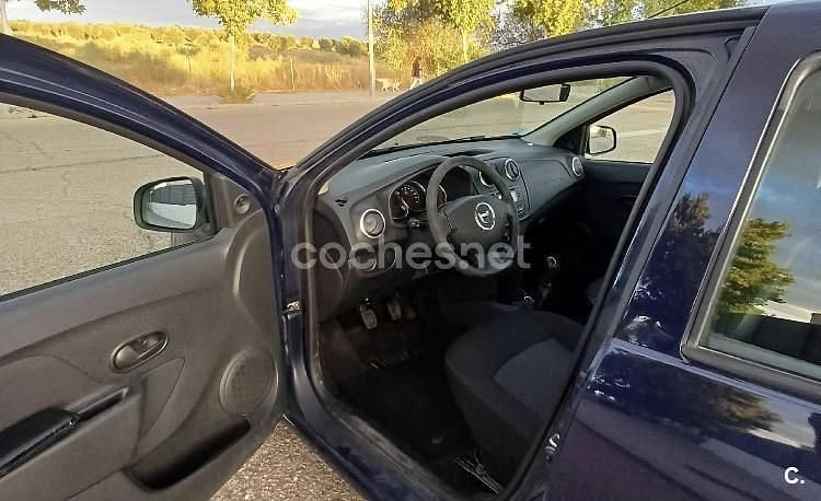 Usado Dacia Logan Ambiance 75 CV (55 kW) 2017 Azul Berlina