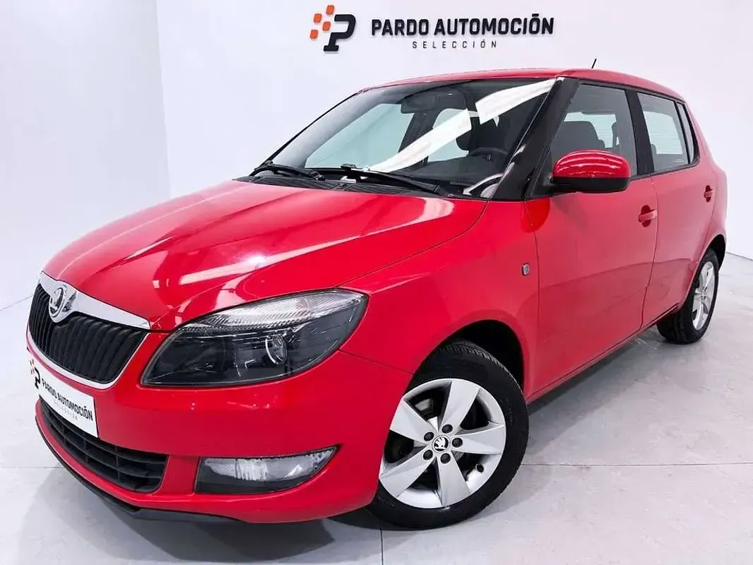 Usado Skoda Fabia 69 CV (50 kW) 2014 Rojo Utilitario
