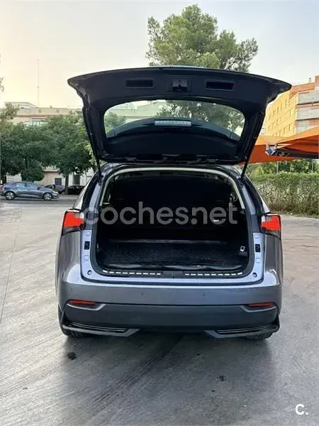 Usado Lexus NX300h Executive Line 197 CV (144 kW) 2016 Gris / plata SUV