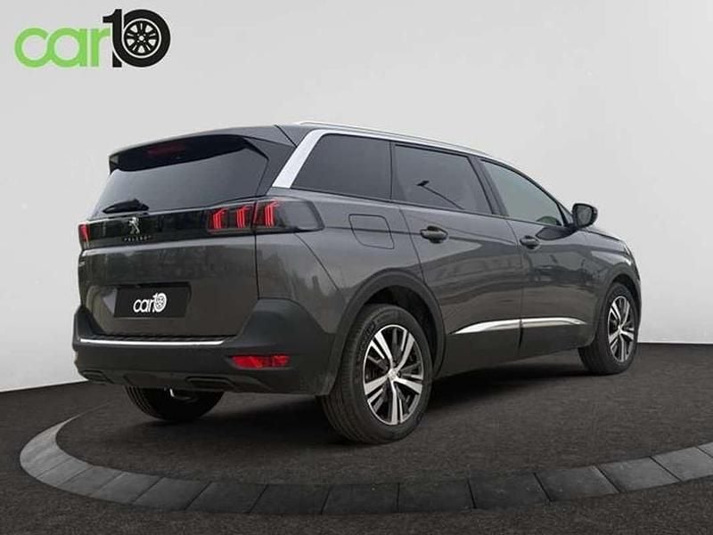 Usado Peugeot 5008 Allure 136 CV (100 kW) 2024 Gris SUV