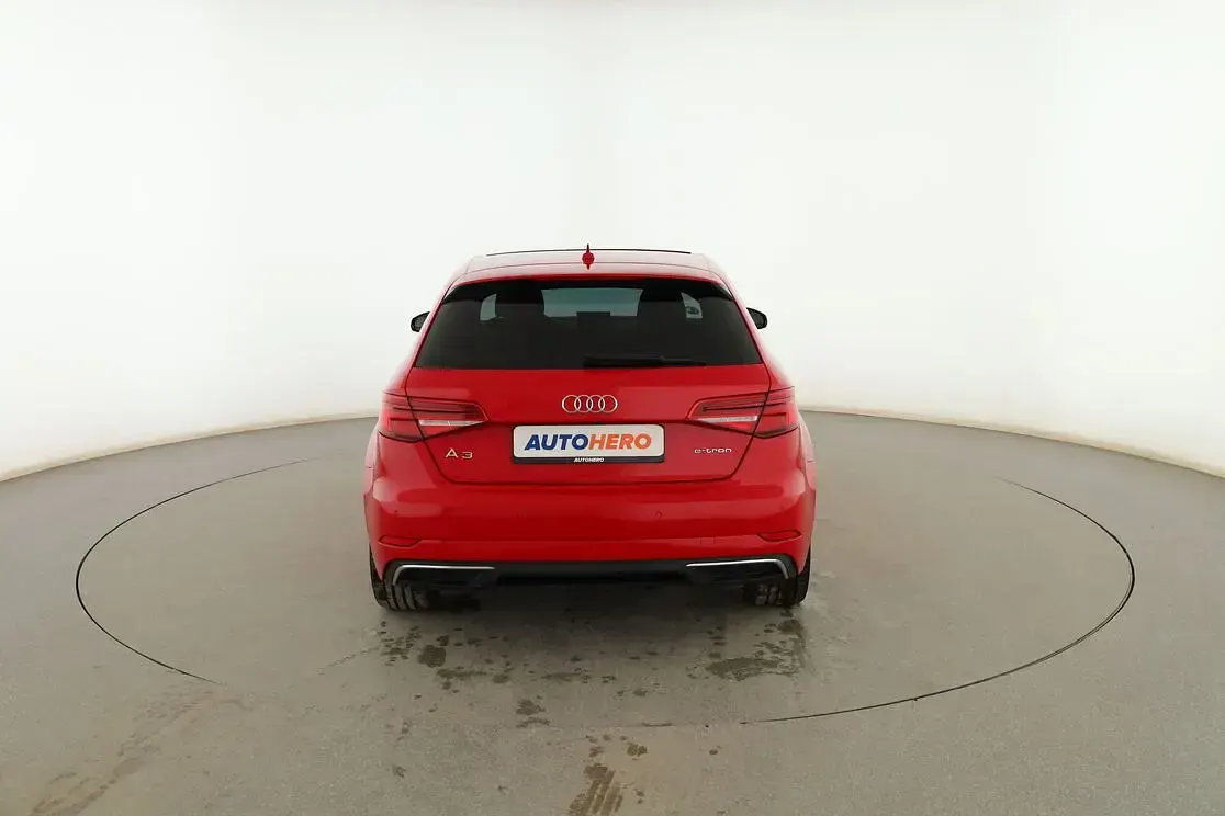 Usado Audi A3 Sportback e-tron 204 CV (150 kW) 2018 Rojo Utilitario