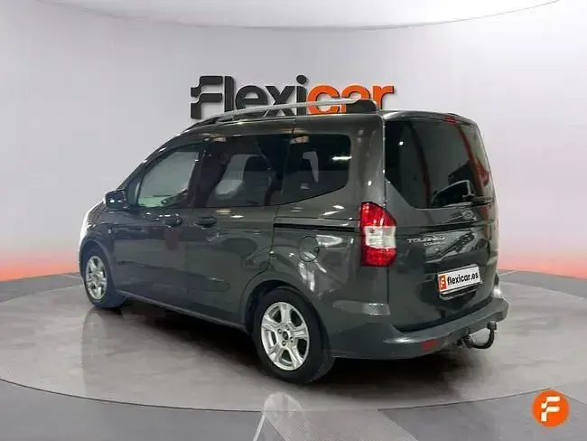 Usado Ford Tourneo Courier Titanium 100 CV (73 kW) 2018 Gris Monovolumen