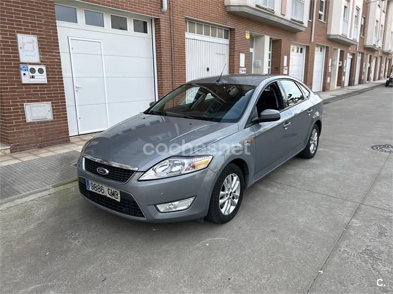 Usado Ford Mondeo Ghia 140 CV (102 kW) 2009 Gris / plata Berlina