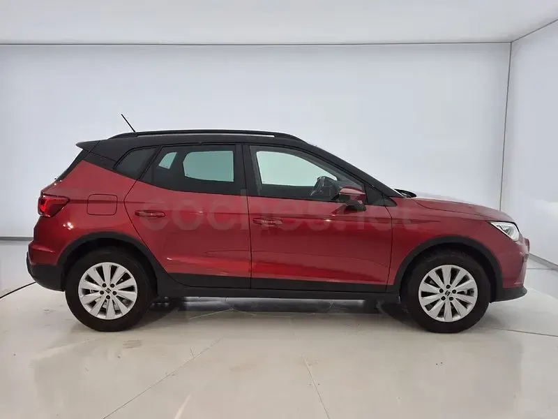 Usado Seat Arona Style 115 CV (84 kW) 2025 Granate SUV