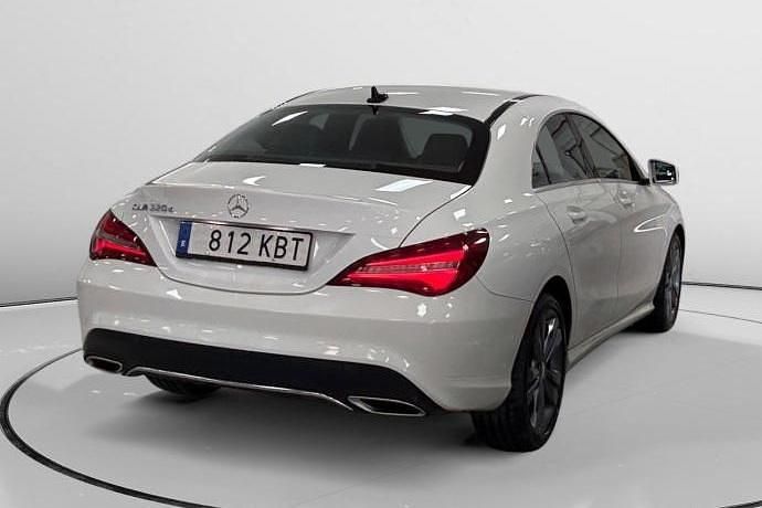 Usado Mercedes CLA220 177 CV (130 kW) 2017 Berlina